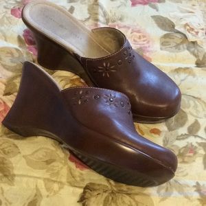 BOGO $5ea Tommy Hilfiger 8 Brown Leather Sandals
